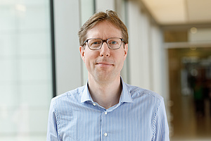 Dr. Cornelis van Tilburg Dr. Cornelis van Tilburg