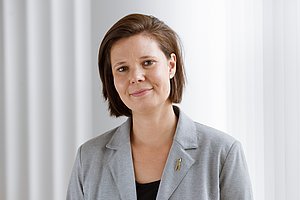 Portrait Dr. Iris Oezen