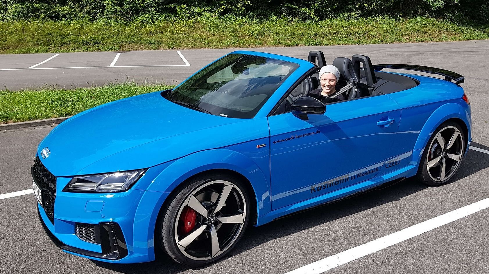 Travelling in an Audi TT to watch a football match -  Hopp-Kindertumorzentrum Heidelberg - KiTZ